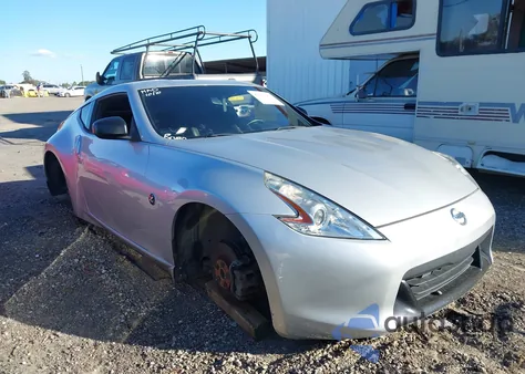 2011 Nissan 370Z Touring z USA, uszkodzony, nr VIN JN1AZ4EH0BM555433